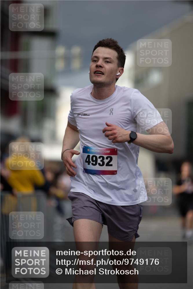 12.06.2026 - Holstenköstenlauf Michael Strokosch http://msf.ph/oto/9749176 12.06.2026 19:40:44 Laufen 36, 4932 meine-sportfotos.de