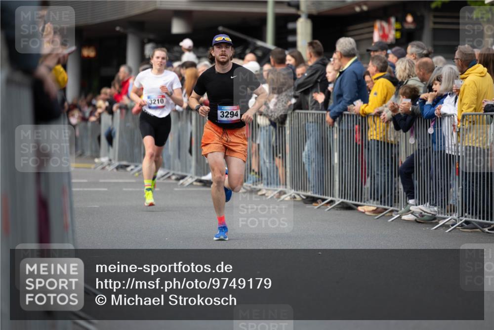12.06.2026 - Holstenköstenlauf Michael Strokosch http://msf.ph/oto/9749179 12.06.2026 19:41:06 Laufen 3210, 3294 meine-sportfotos.de