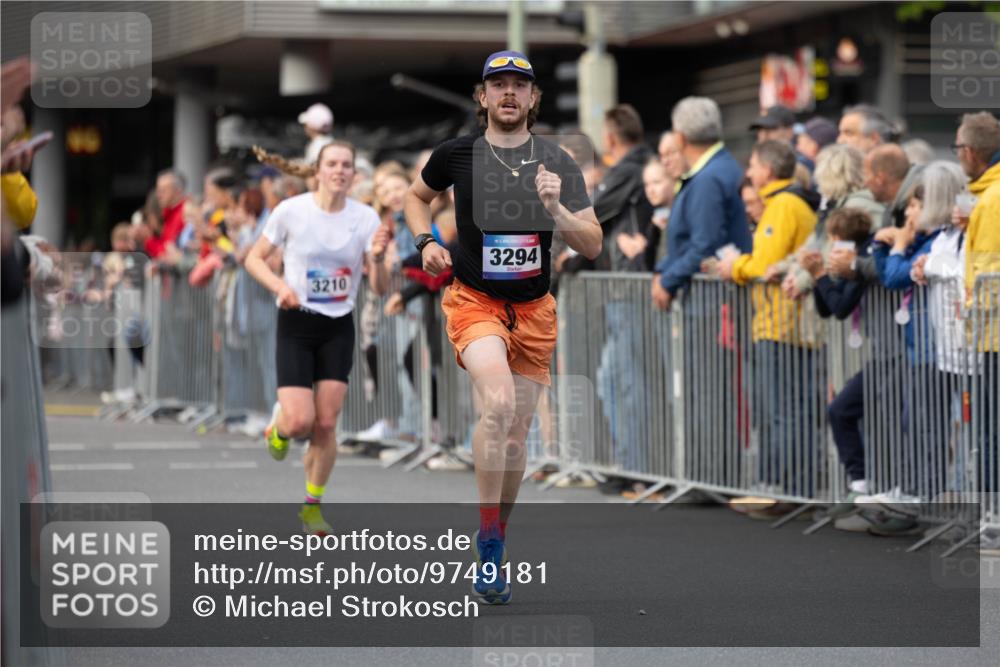 12.06.2026 - Holstenköstenlauf Michael Strokosch http://msf.ph/oto/9749181 12.06.2026 19:41:06 Laufen 3210, 3294 meine-sportfotos.de