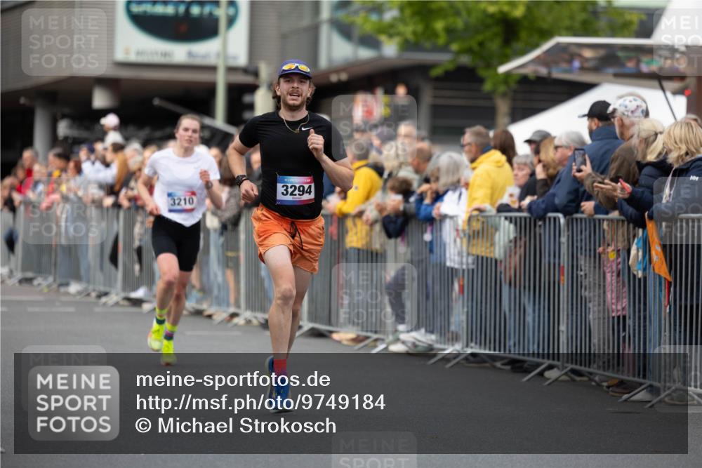 12.06.2026 - Holstenköstenlauf Michael Strokosch http://msf.ph/oto/9749184 12.06.2026 19:41:07 Laufen 3210, 3294 meine-sportfotos.de