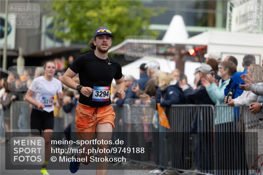 12.06.2026 - Holstenköstenlauf Michael Strokosch http://msf.ph/oto/9749188 12.06.2026 19:41:08 Laufen 3210, 36, 3294 meine-sportfotos.de