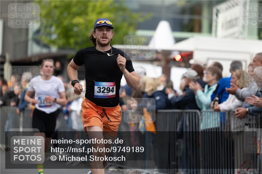 12.06.2026 - Holstenköstenlauf Michael Strokosch http://msf.ph/oto/9749189 12.06.2026 19:41:09 Laufen 3213, 36, 3294 meine-sportfotos.de