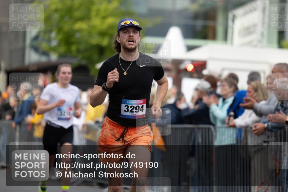 12.06.2026 - Holstenköstenlauf Michael Strokosch http://msf.ph/oto/9749190 12.06.2026 19:41:09 Laufen 324, 36, 3294 meine-sportfotos.de
