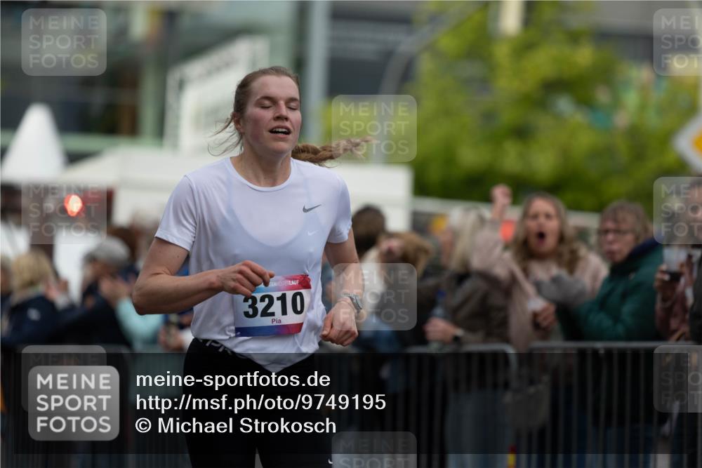 12.06.2026 - Holstenköstenlauf Michael Strokosch http://msf.ph/oto/9749195 12.06.2026 19:41:11 Laufen 3210 meine-sportfotos.de