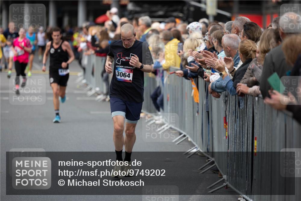 12.06.2026 - Holstenköstenlauf Michael Strokosch http://msf.ph/oto/9749202 12.06.2026 19:42:06 Laufen 3064 meine-sportfotos.de