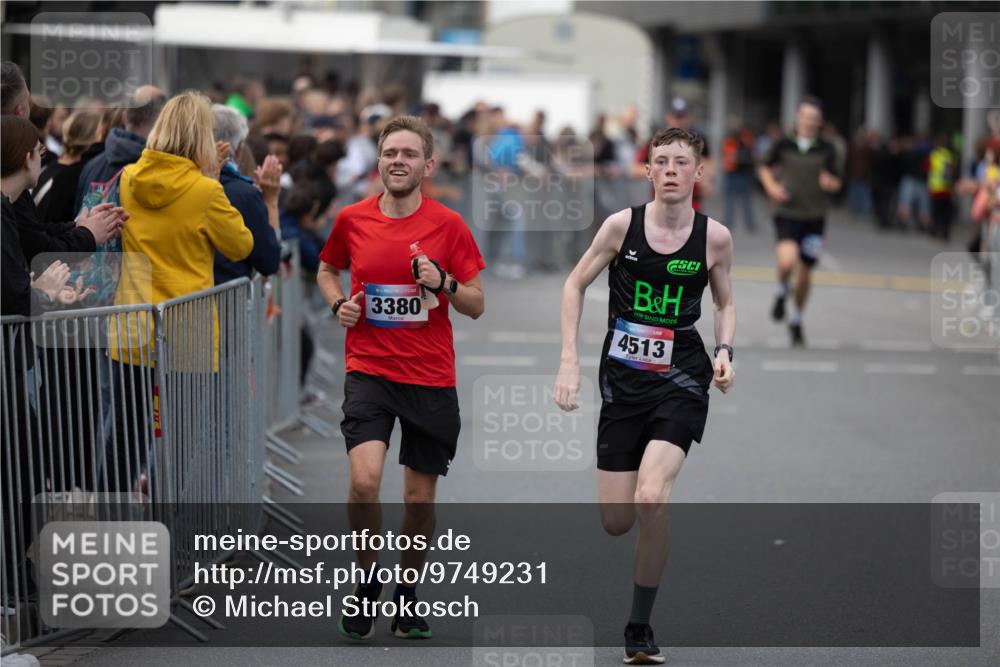 12.06.2026 - Holstenköstenlauf Michael Strokosch http://msf.ph/oto/9749231 12.06.2026 19:43:04 Laufen 3380, 4513 meine-sportfotos.de