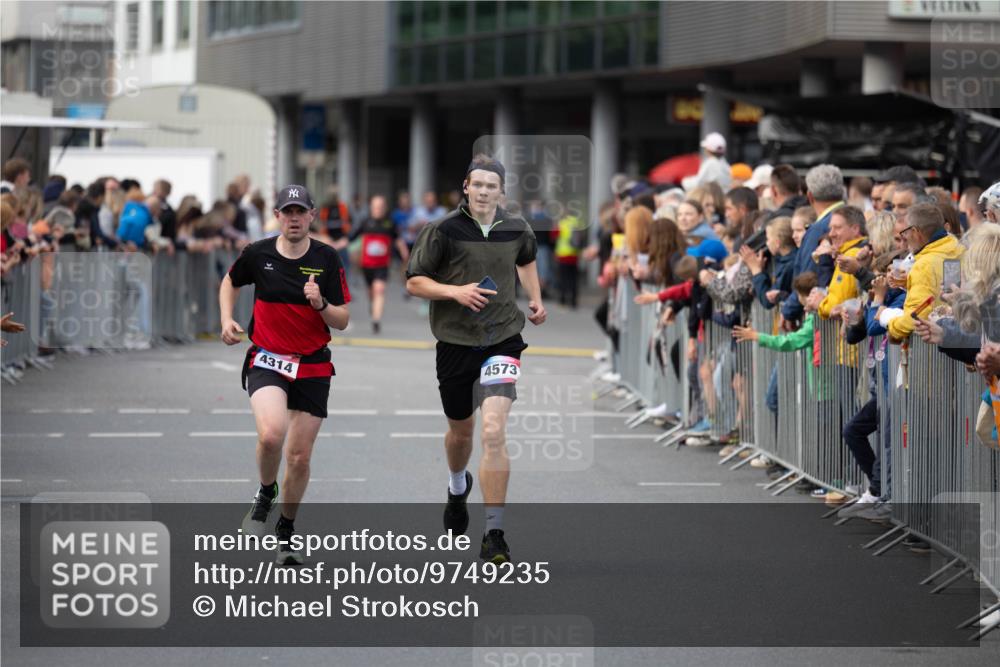 12.06.2026 - Holstenköstenlauf Michael Strokosch http://msf.ph/oto/9749235 12.06.2026 19:43:07 Laufen 4314, 4573 meine-sportfotos.de