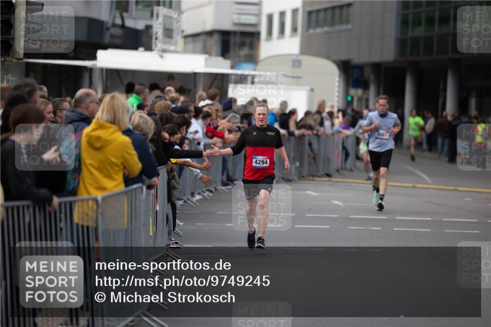 12.06.2026 - Holstenköstenlauf Michael Strokosch http://msf.ph/oto/9749245 12.06.2026 19:43:16 Laufen 4294, 3881 meine-sportfotos.de