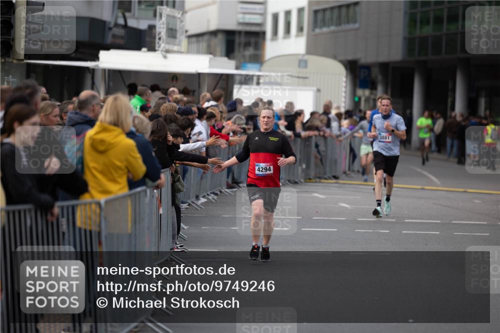 12.06.2026 - Holstenköstenlauf Michael Strokosch http://msf.ph/oto/9749246 12.06.2026 19:43:16 Laufen 4294, 3881 meine-sportfotos.de