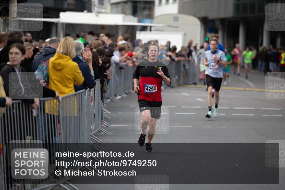 12.06.2026 - Holstenköstenlauf Michael Strokosch http://msf.ph/oto/9749250 12.06.2026 19:43:18 Laufen 4294, 3881 meine-sportfotos.de
