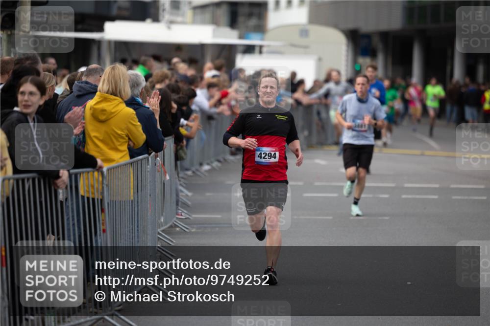 12.06.2026 - Holstenköstenlauf Michael Strokosch http://msf.ph/oto/9749252 12.06.2026 19:43:18 Laufen 4294 meine-sportfotos.de