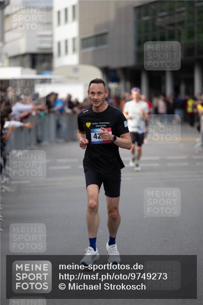 12.06.2026 - Holstenköstenlauf Michael Strokosch http://msf.ph/oto/9749273 12.06.2026 19:44:23 Laufen 42, 104 meine-sportfotos.de