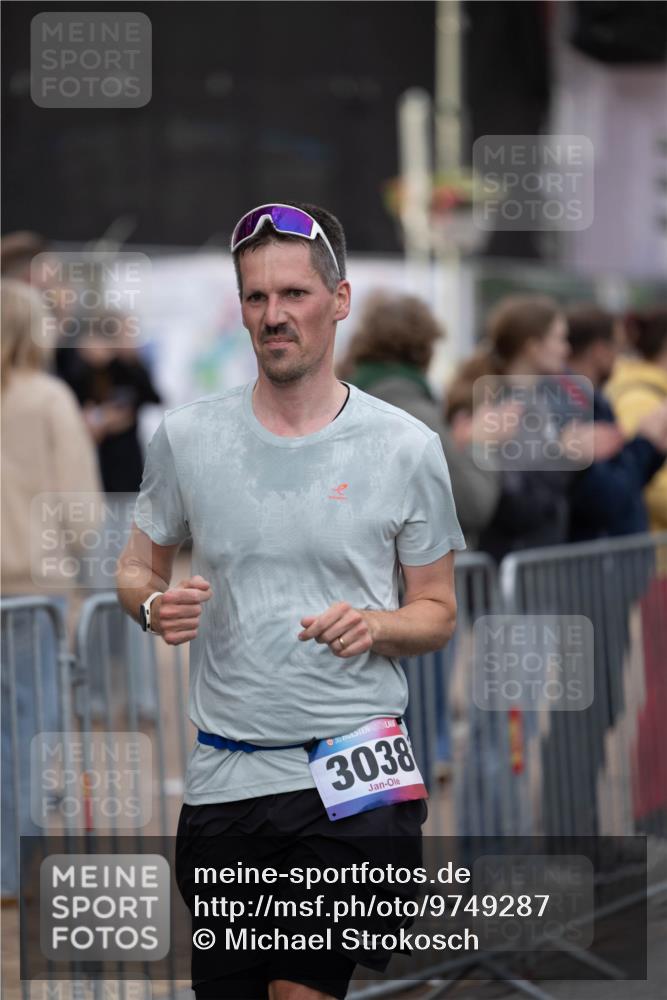 12.06.2026 - Holstenköstenlauf Michael Strokosch http://msf.ph/oto/9749287 12.06.2026 19:44:30 Laufen 3038 meine-sportfotos.de