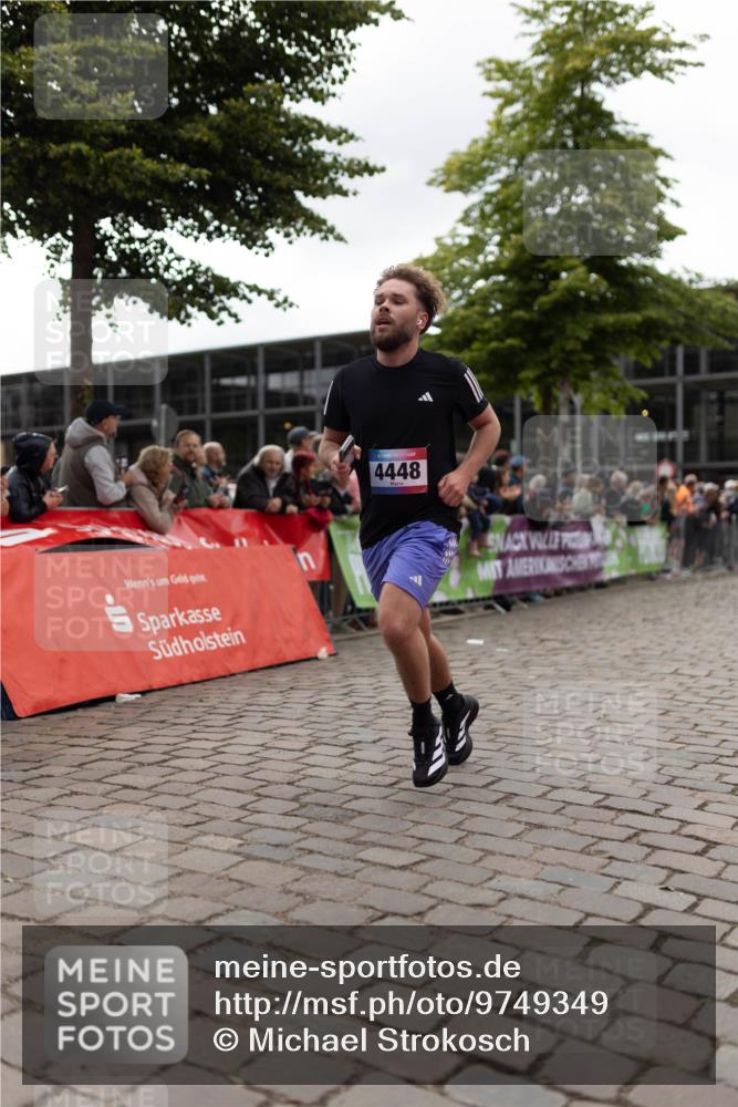 12.06.2026 - Holstenköstenlauf Michael Strokosch http://msf.ph/oto/9749349 12.06.2026 17:55:37 Laufen 4448 meine-sportfotos.de