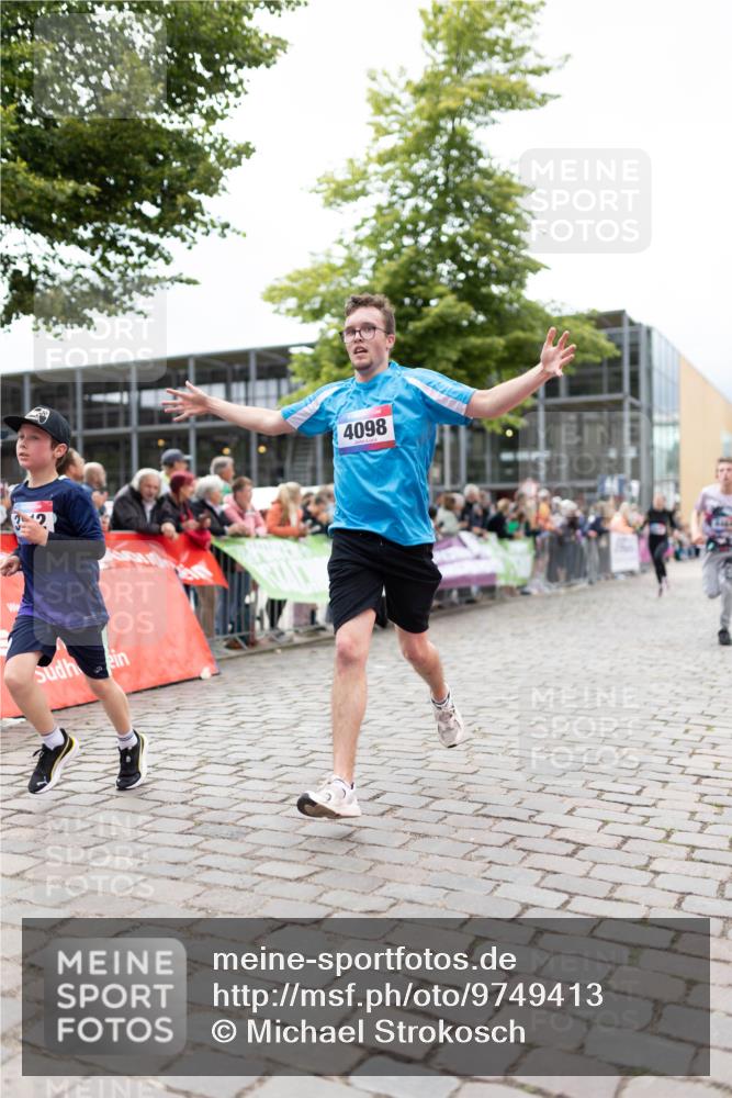 12.06.2026 - Holstenköstenlauf Michael Strokosch http://msf.ph/oto/9749413 12.06.2026 17:56:50 Laufen 4098 meine-sportfotos.de