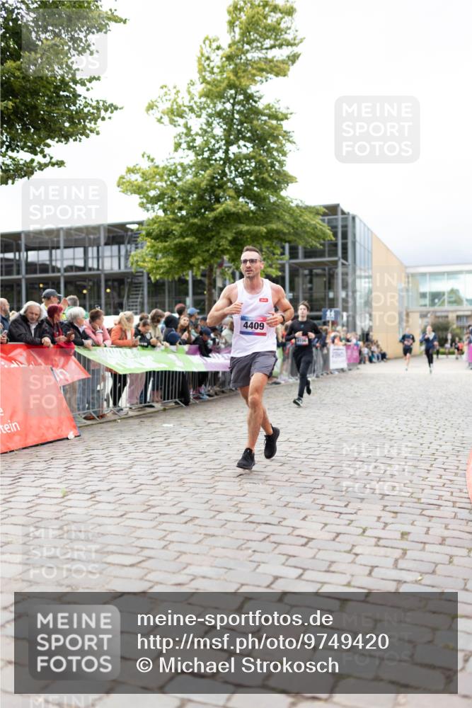 12.06.2026 - Holstenköstenlauf Michael Strokosch http://msf.ph/oto/9749420 12.06.2026 17:56:53 Laufen 4409, 4106 meine-sportfotos.de