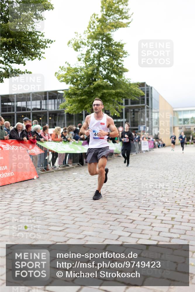 12.06.2026 - Holstenköstenlauf Michael Strokosch http://msf.ph/oto/9749423 12.06.2026 17:56:53 Laufen 44 meine-sportfotos.de