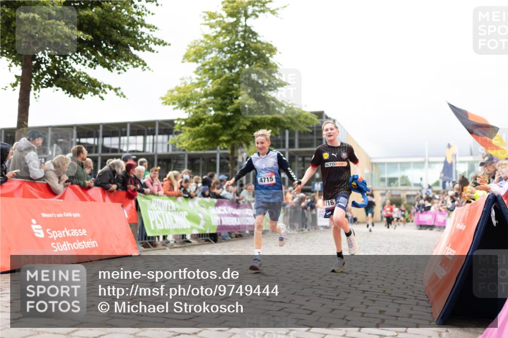 12.06.2026 - Holstenköstenlauf Michael Strokosch http://msf.ph/oto/9749444 12.06.2026 17:57:21 Laufen 4715, 716 meine-sportfotos.de