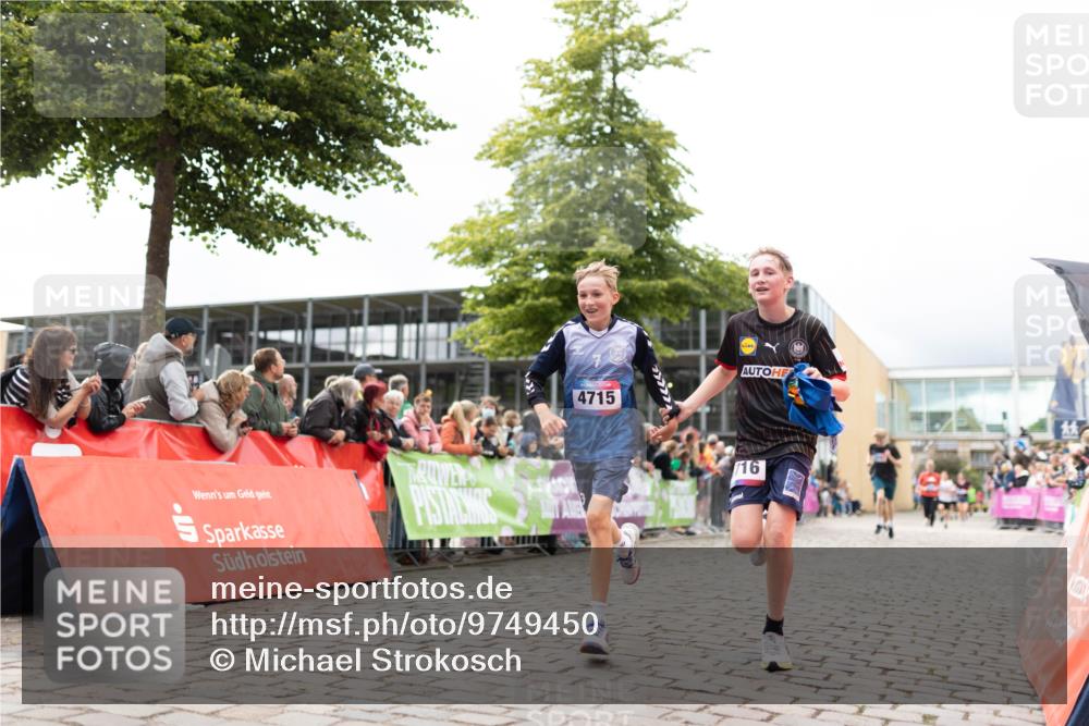 12.06.2026 - Holstenköstenlauf Michael Strokosch http://msf.ph/oto/9749450 12.06.2026 17:57:21 Laufen 4715, 16 meine-sportfotos.de