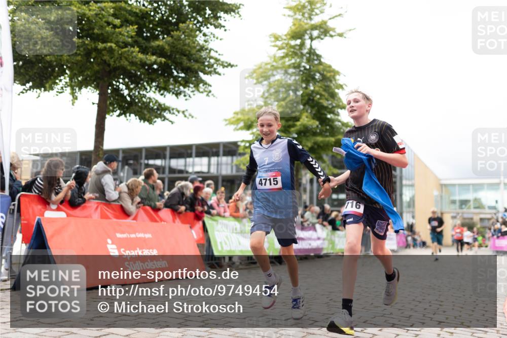 12.06.2026 - Holstenköstenlauf Michael Strokosch http://msf.ph/oto/9749454 12.06.2026 17:57:21 Laufen 4715, 716 meine-sportfotos.de