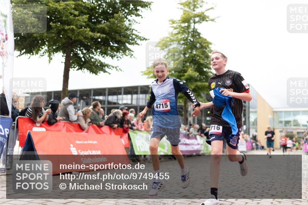 12.06.2026 - Holstenköstenlauf Michael Strokosch http://msf.ph/oto/9749455 12.06.2026 17:57:22 Laufen 4715, 716 meine-sportfotos.de