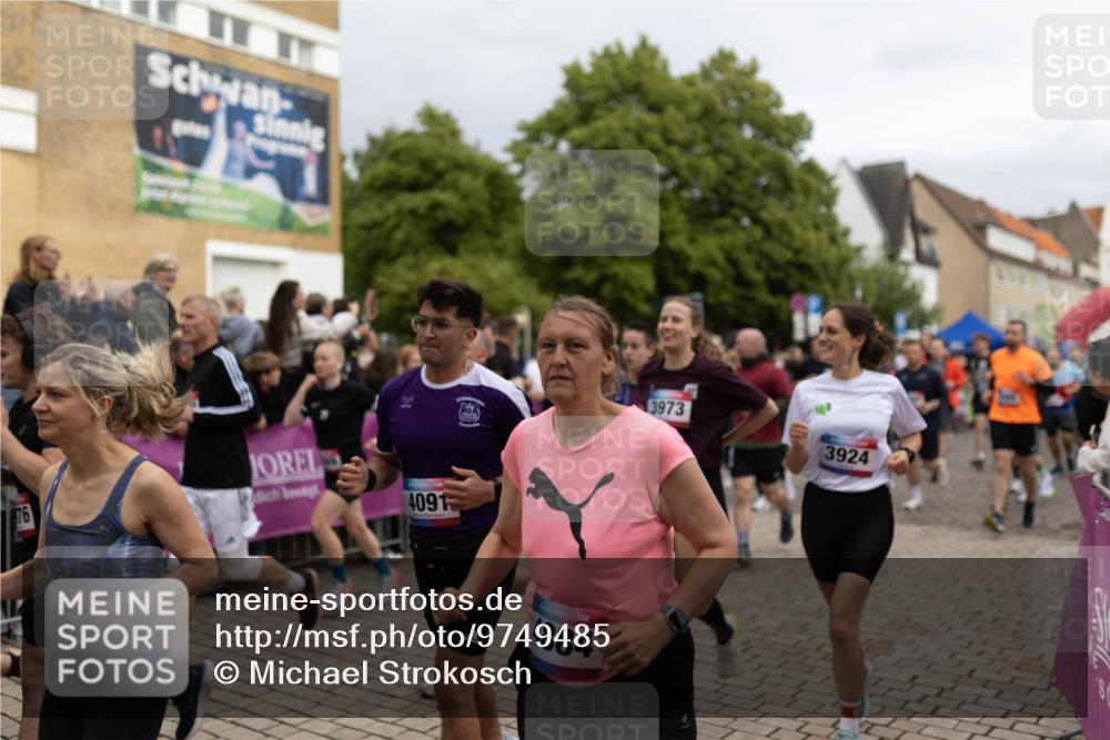 12.06.2026 - Holstenköstenlauf Michael Strokosch http://msf.ph/oto/9749485 12.06.2026 19:02:06 Laufen 76, 45, 4091, 4884, 3973, 3924 meine-sportfotos.de
