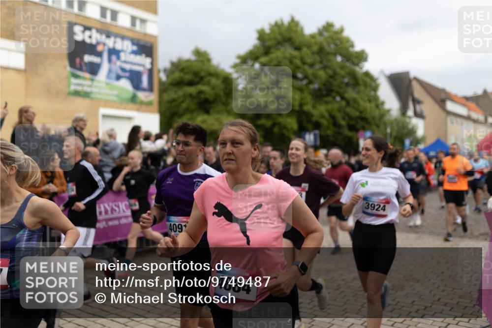 12.06.2026 - Holstenköstenlauf Michael Strokosch http://msf.ph/oto/9749487 12.06.2026 19:02:06 Laufen 409, 4884, 3924 meine-sportfotos.de