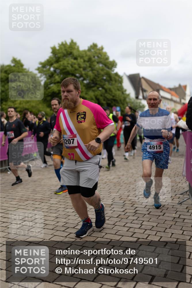 12.06.2026 - Holstenköstenlauf Michael Strokosch http://msf.ph/oto/9749501 12.06.2026 19:02:19 Laufen 933, 3207, 77, 4915 meine-sportfotos.de