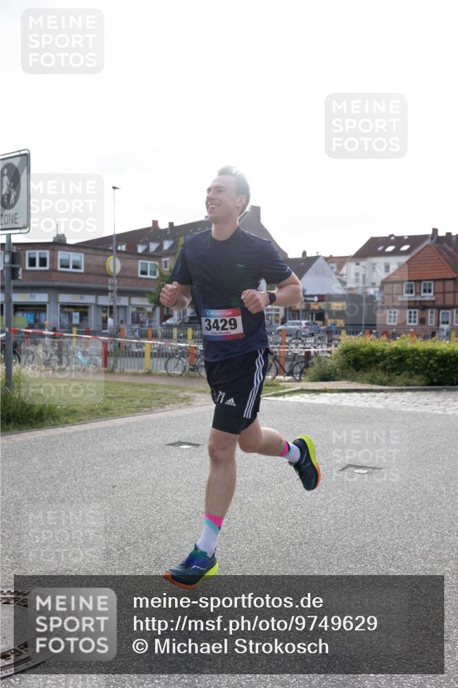 12.06.2026 - Holstenköstenlauf Michael Strokosch http://msf.ph/oto/9749629 12.06.2026 19:51:14 Laufen 3429 meine-sportfotos.de