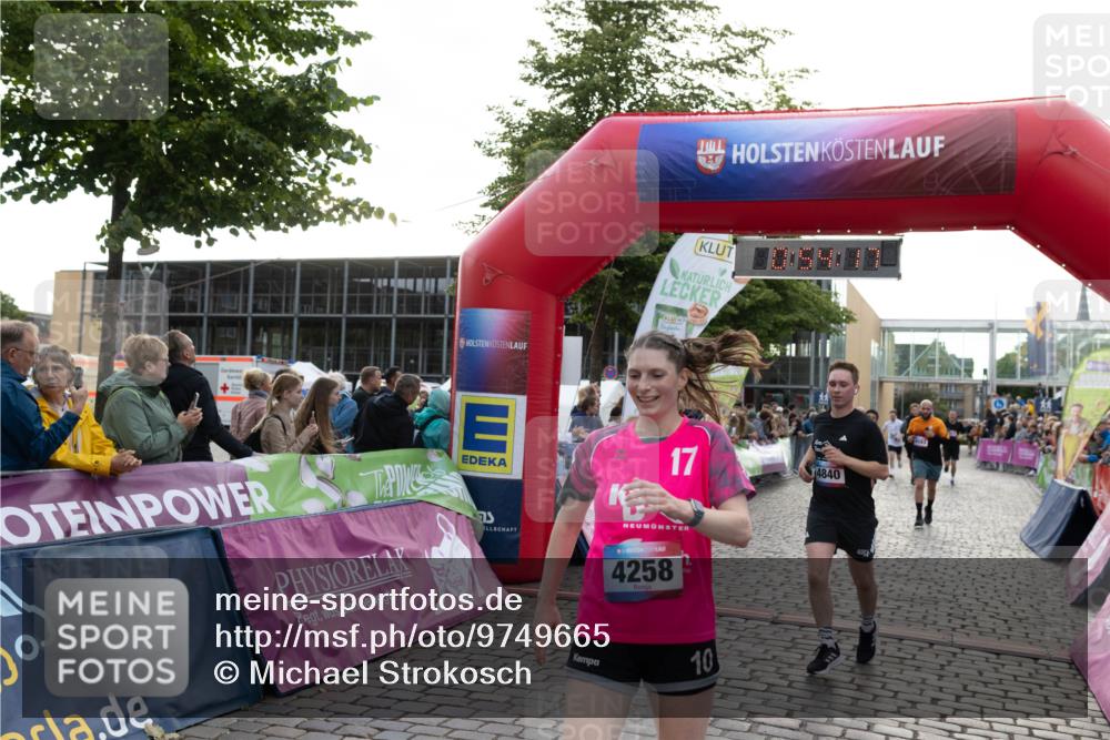 12.06.2026 - Holstenköstenlauf Michael Strokosch http://msf.ph/oto/9749665 12.06.2026 19:54:33 Laufen 75, 17, 4258, 10, 14840 meine-sportfotos.de