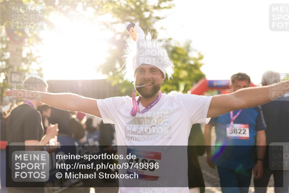 12.06.2026 - Holstenköstenlauf Michael Strokosch http://msf.ph/oto/9749996 12.06.2026 20:00:23 Laufen 36, 3822, 36, 4180 meine-sportfotos.de