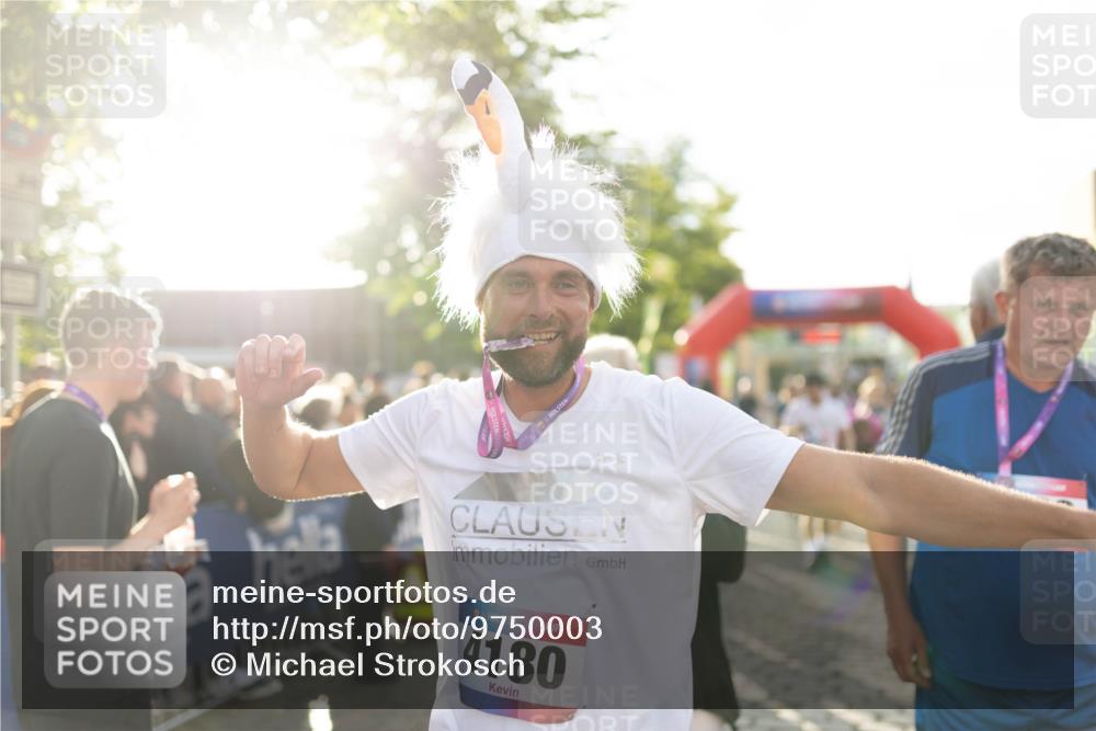 12.06.2026 - Holstenköstenlauf Michael Strokosch http://msf.ph/oto/9750003 12.06.2026 20:00:24 Laufen 36, 36, 4180 meine-sportfotos.de