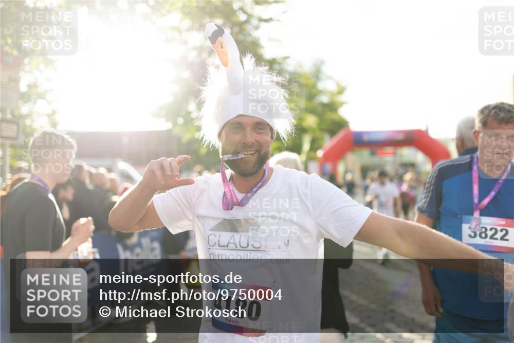 12.06.2026 - Holstenköstenlauf Michael Strokosch http://msf.ph/oto/9750004 12.06.2026 20:00:24 Laufen 36, 5822, 36, 4180 meine-sportfotos.de