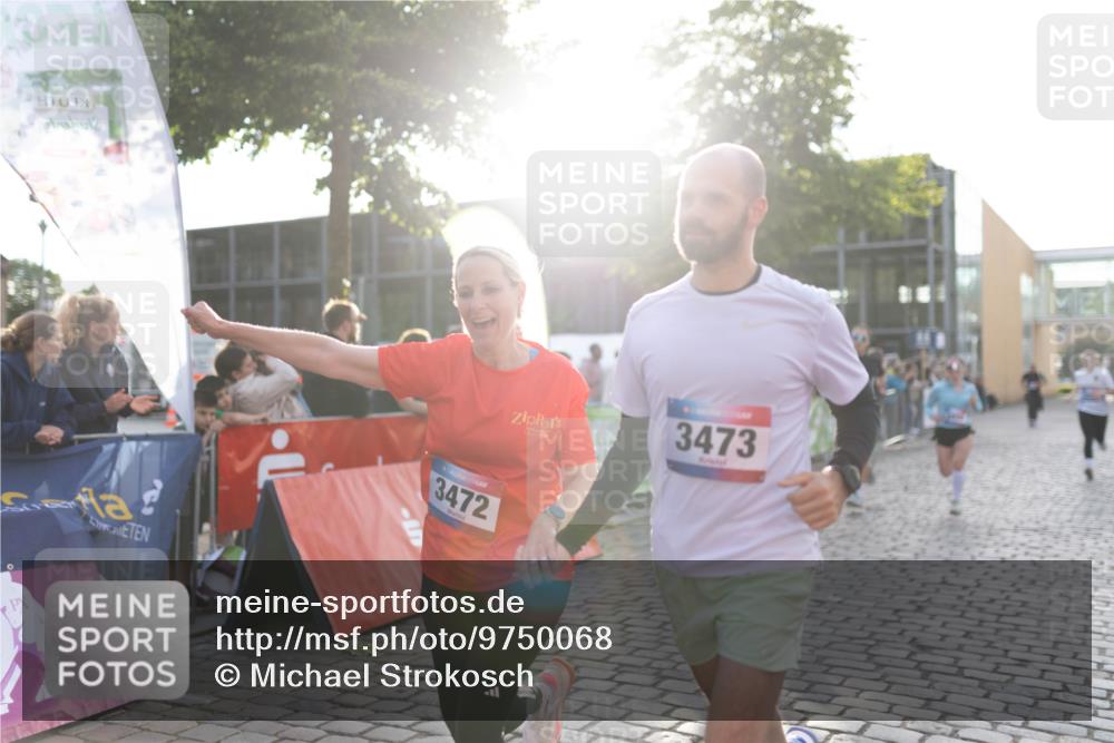 12.06.2026 - Holstenköstenlauf Michael Strokosch http://msf.ph/oto/9750068 12.06.2026 20:04:15 Laufen 3472, 3473 meine-sportfotos.de