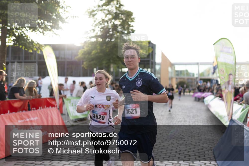 12.06.2026 - Holstenköstenlauf Michael Strokosch http://msf.ph/oto/9750072 12.06.2026 20:04:18 Laufen 24, 3620, 3621 meine-sportfotos.de