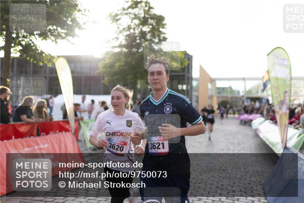 12.06.2026 - Holstenköstenlauf Michael Strokosch http://msf.ph/oto/9750073 12.06.2026 20:04:18 Laufen 24, 3620, 3621 meine-sportfotos.de