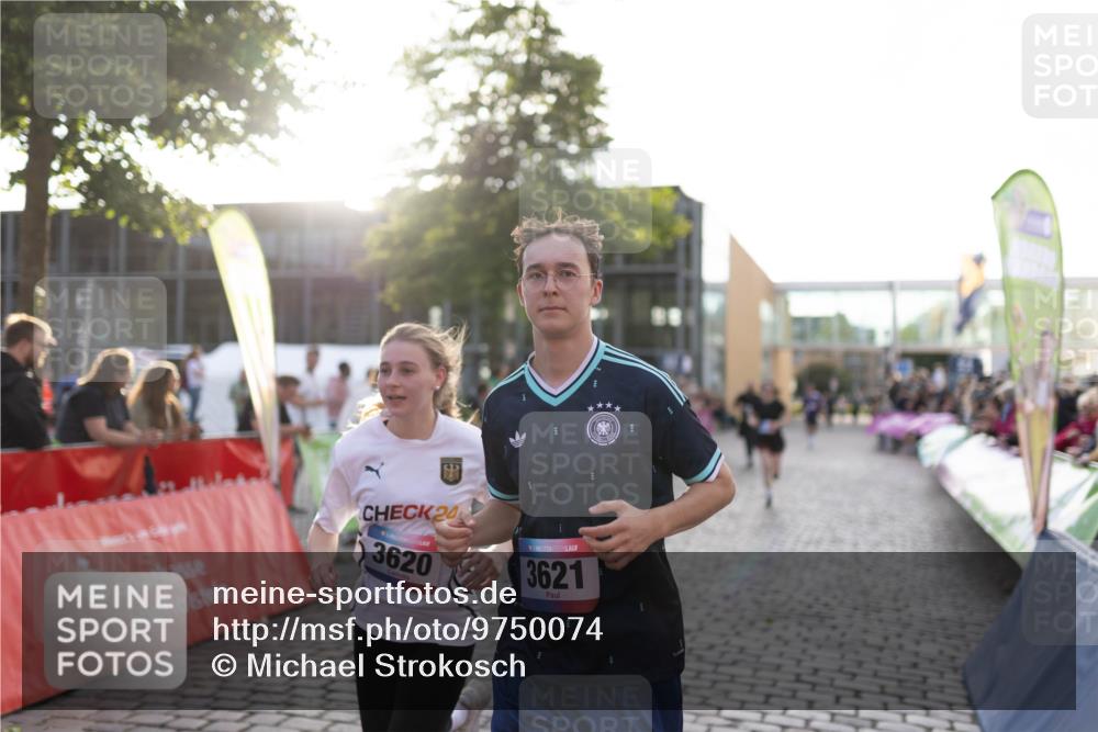 12.06.2026 - Holstenköstenlauf Michael Strokosch http://msf.ph/oto/9750074 12.06.2026 20:04:18 Laufen 24, 3620, 3621 meine-sportfotos.de
