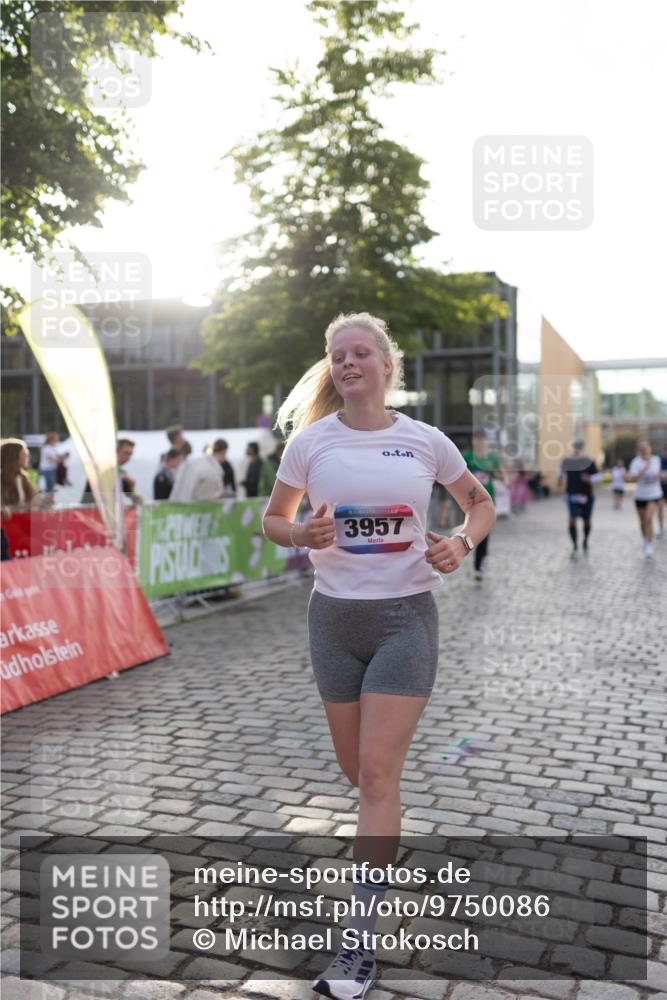 12.06.2026 - Holstenköstenlauf Michael Strokosch http://msf.ph/oto/9750086 12.06.2026 20:04:32 Laufen 3957 meine-sportfotos.de