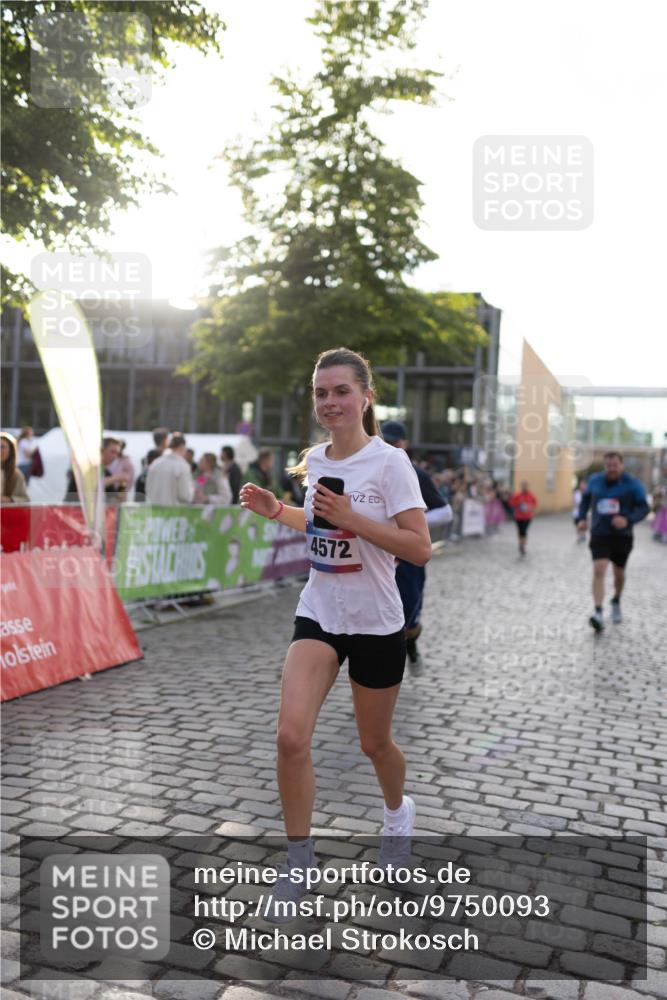 12.06.2026 - Holstenköstenlauf Michael Strokosch http://msf.ph/oto/9750093 12.06.2026 20:04:35 Laufen 4572 meine-sportfotos.de