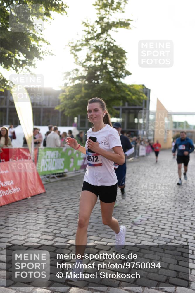 12.06.2026 - Holstenköstenlauf Michael Strokosch http://msf.ph/oto/9750094 12.06.2026 20:04:35 Laufen 4572 meine-sportfotos.de