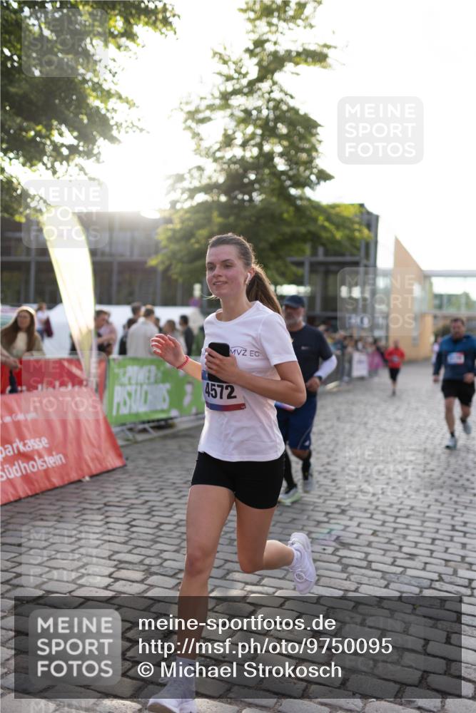 12.06.2026 - Holstenköstenlauf Michael Strokosch http://msf.ph/oto/9750095 12.06.2026 20:04:35 Laufen 4572 meine-sportfotos.de