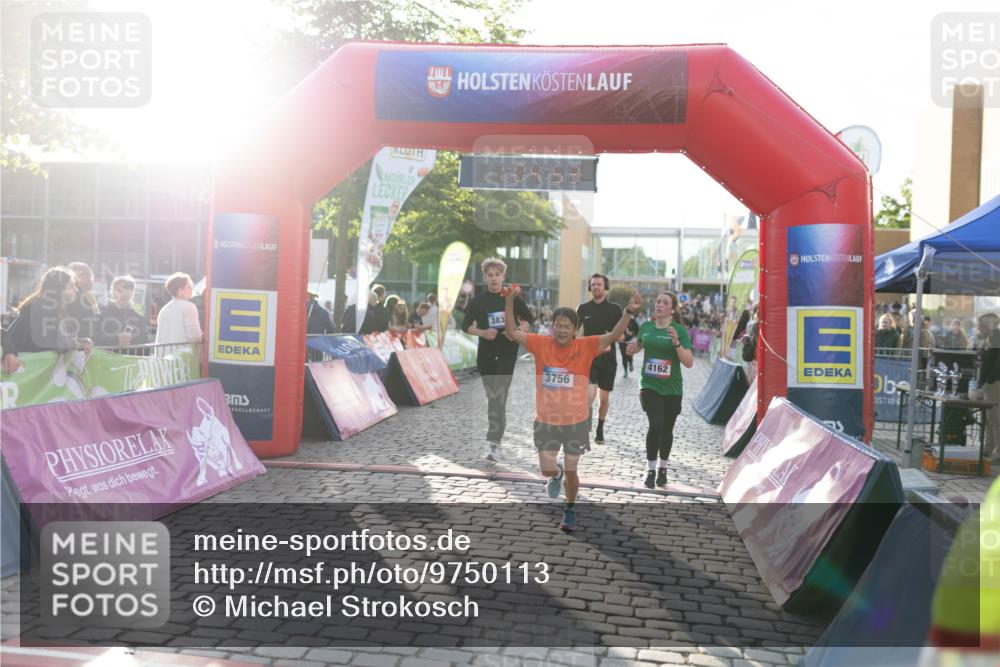 12.06.2026 - Holstenköstenlauf Michael Strokosch http://msf.ph/oto/9750113 12.06.2026 20:05:09 Laufen 383, 3756, 4162, 24 meine-sportfotos.de