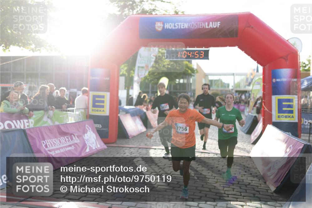 12.06.2026 - Holstenköstenlauf Michael Strokosch http://msf.ph/oto/9750119 12.06.2026 20:05:10 Laufen 3837, 1, 04, 53, 3756 meine-sportfotos.de