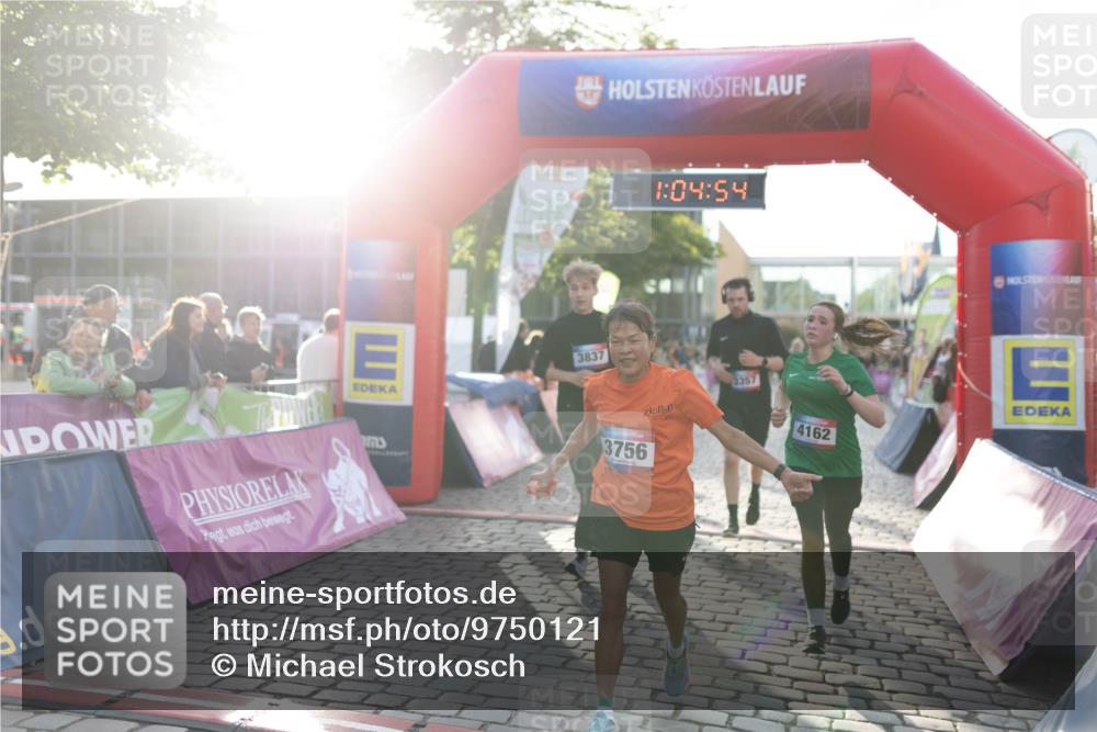 12.06.2026 - Holstenköstenlauf Michael Strokosch http://msf.ph/oto/9750121 12.06.2026 20:05:10 Laufen 1, 04, 54, 3837, 3756, 357, 4162 meine-sportfotos.de
