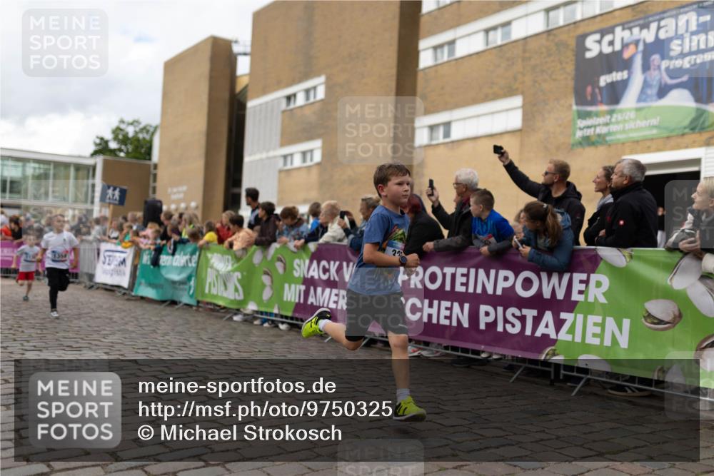 12.06.2026 - Holstenköstenlauf Michael Strokosch http://msf.ph/oto/9750325 12.06.2026 16:06:54 Laufen 164, 1354, 25, 26, 22 meine-sportfotos.de