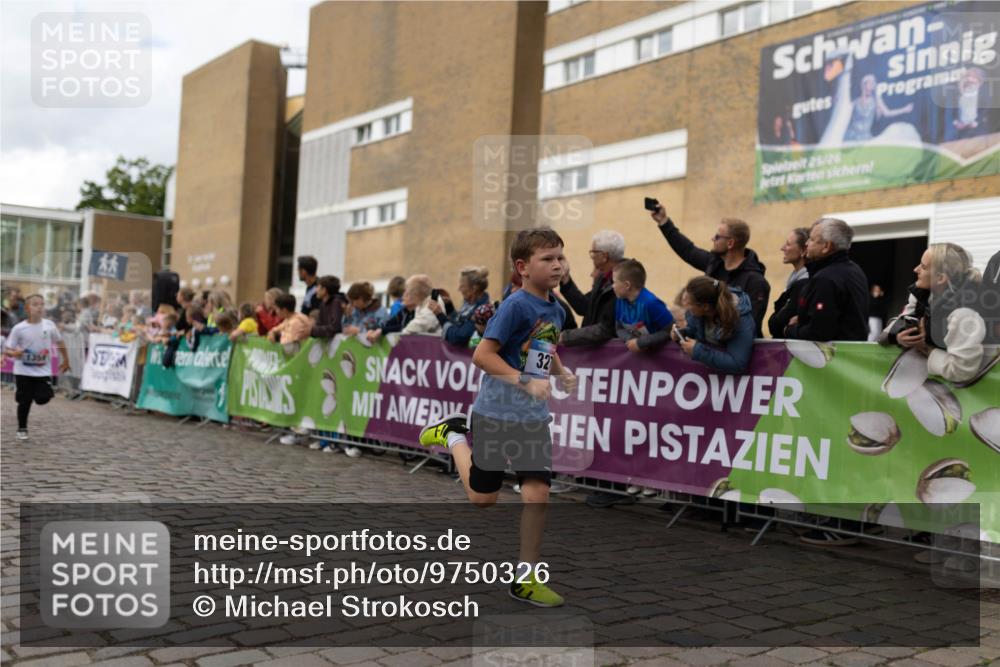 12.06.2026 - Holstenköstenlauf Michael Strokosch http://msf.ph/oto/9750326 12.06.2026 16:06:54 Laufen 32, 25, 26 meine-sportfotos.de