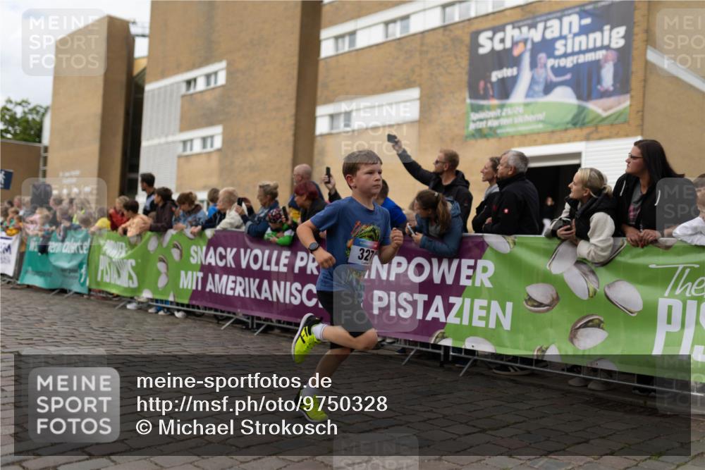 12.06.2026 - Holstenköstenlauf Michael Strokosch http://msf.ph/oto/9750328 12.06.2026 16:06:54 Laufen 327, 25, 26 meine-sportfotos.de
