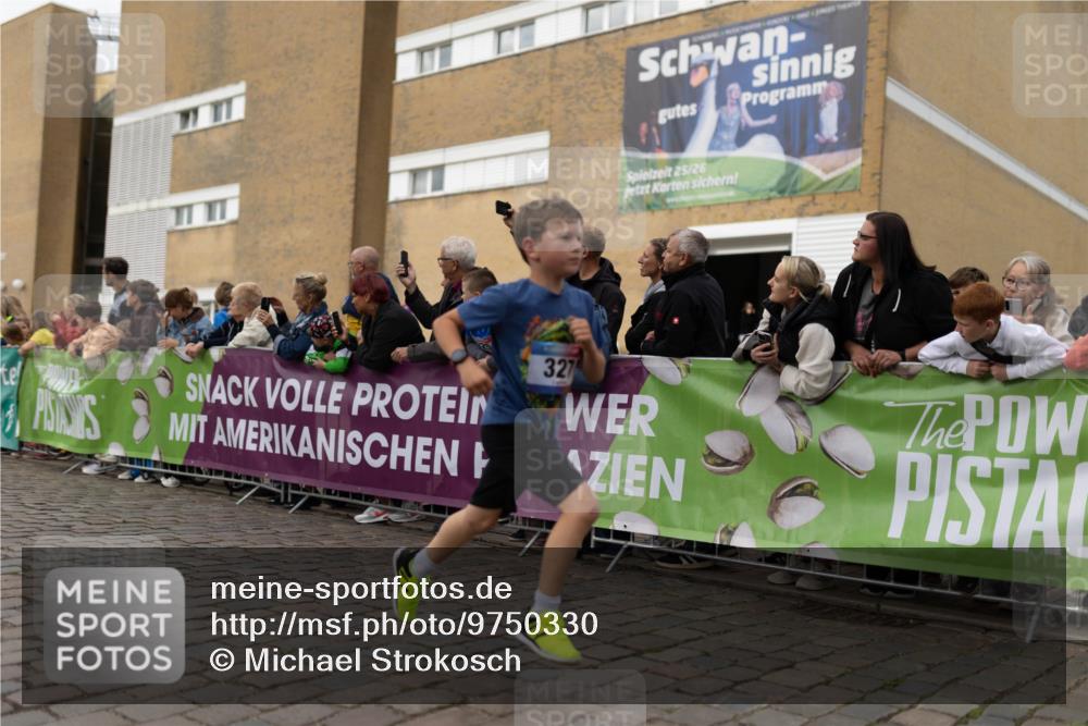 12.06.2026 - Holstenköstenlauf Michael Strokosch http://msf.ph/oto/9750330 12.06.2026 16:06:54 Laufen 327, 25, 26 meine-sportfotos.de