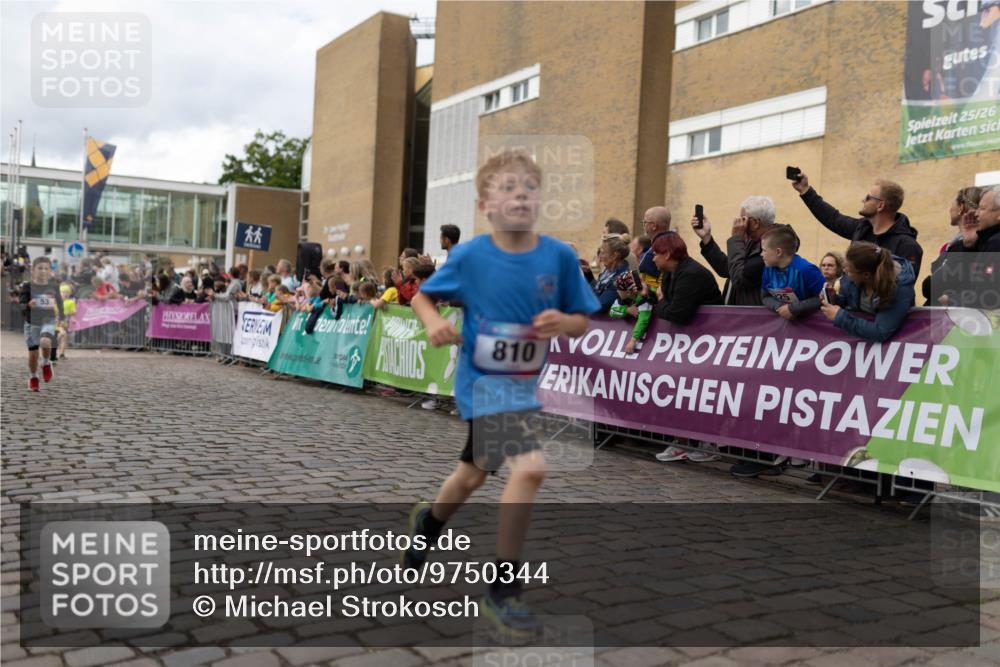 12.06.2026 - Holstenköstenlauf Michael Strokosch http://msf.ph/oto/9750344 12.06.2026 16:07:02 Laufen 810, 25, 26 meine-sportfotos.de