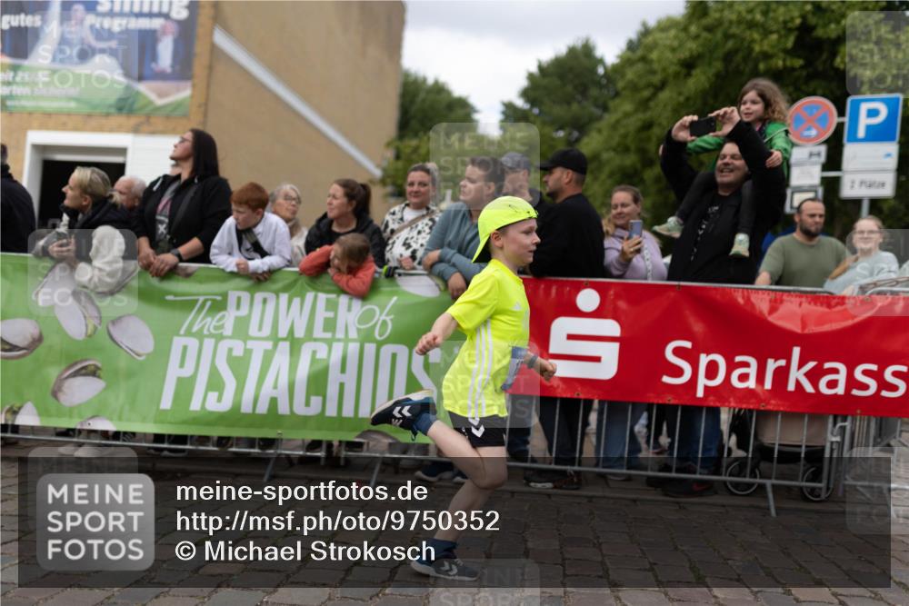 12.06.2026 - Holstenköstenlauf Michael Strokosch http://msf.ph/oto/9750352 12.06.2026 16:07:06 Laufen 25, 26, 2 meine-sportfotos.de